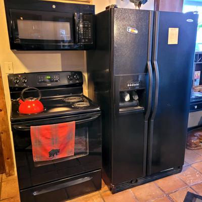 Oven, Freezer/Fridge and Microwave at Cucharas River Bed and Breakfast